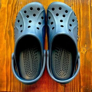 Navy Crocs size 6